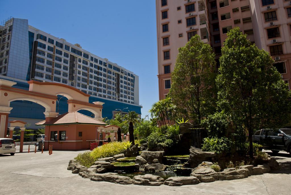 Nana Marina Court